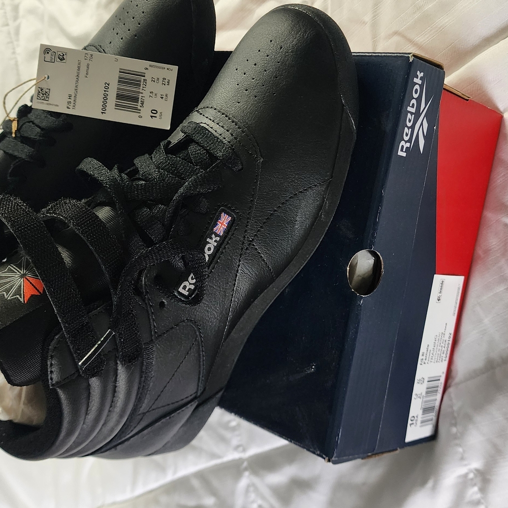 Reebok Black Leather Sneakers Classic Design